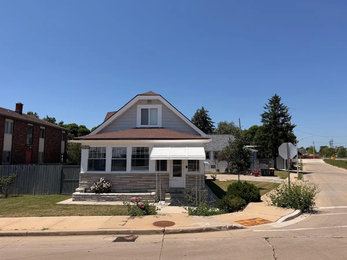 2101 S 60th St, West Allis, WI 53219 - #1