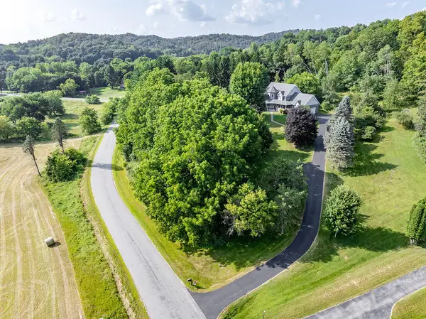 N5590 Moos Rd, Onalaska, WI 54650