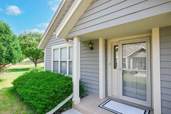 N24W24000 Brandon Oaks Dr, Pewaukee, WI 53072