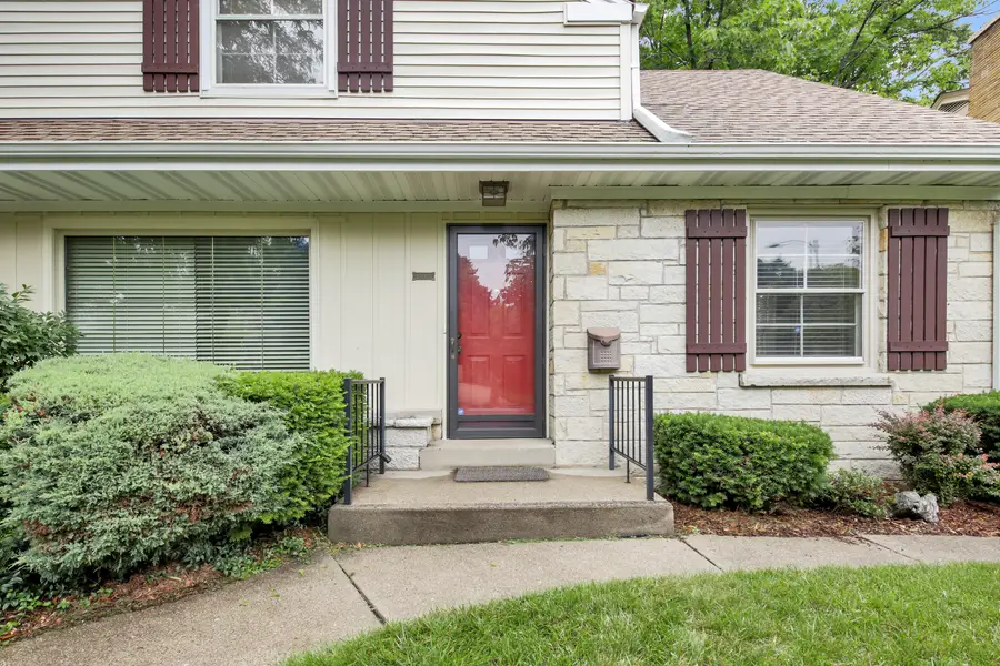 7212 Aetna Ct, Wauwatosa, WI 53213 - #2