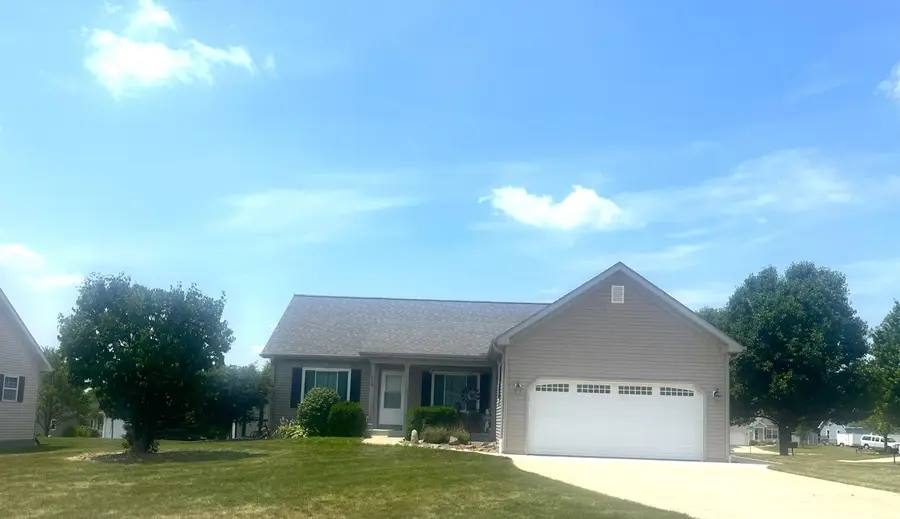 604 S Woodpine Dr, Elkhorn, WI 53121 - #2