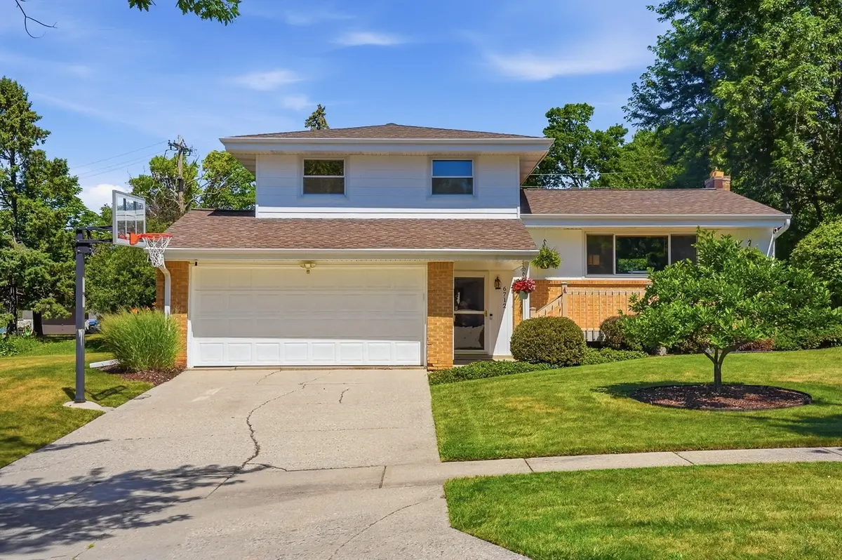 6712 Manchester Dr, Greendale, WI 53129 - #1