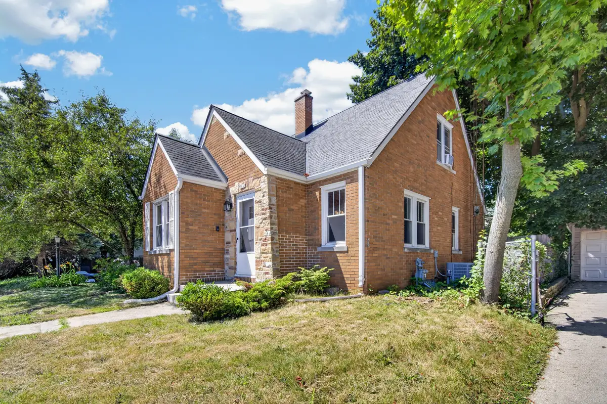 3040 Meachem Rd, Mount Pleasant, WI 53405 - #1