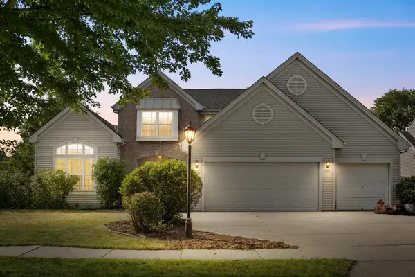 1614 Auburn Ct, Waukesha, WI 53189