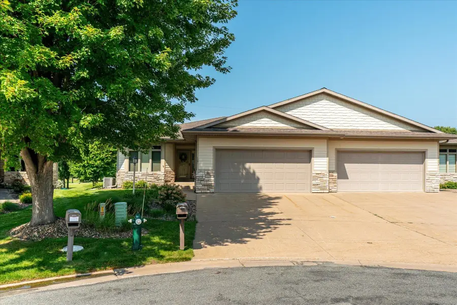 1251 Bentgrass Ct, Onalaska, WI 54650 - #2