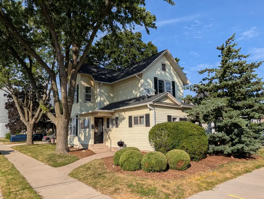 248 W Chestnut St, Burlington, WI 53105 - #2