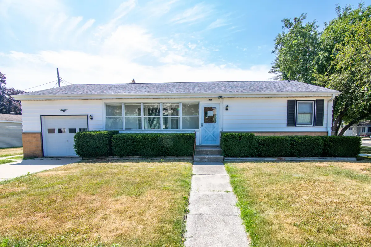 1318 S 10th St, Watertown, WI 53094 - #1