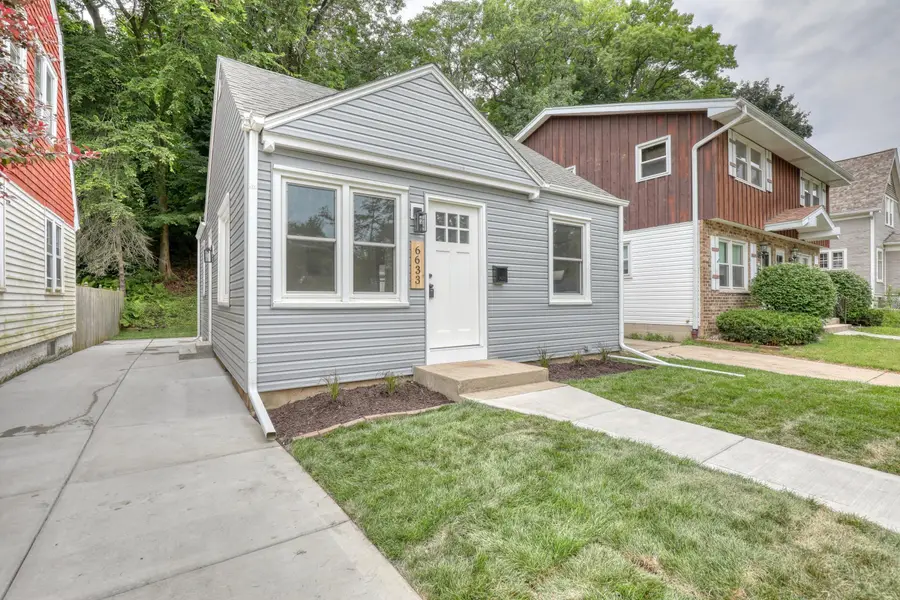6633 Hillside Ln, Wauwatosa, WI 53213 - #3