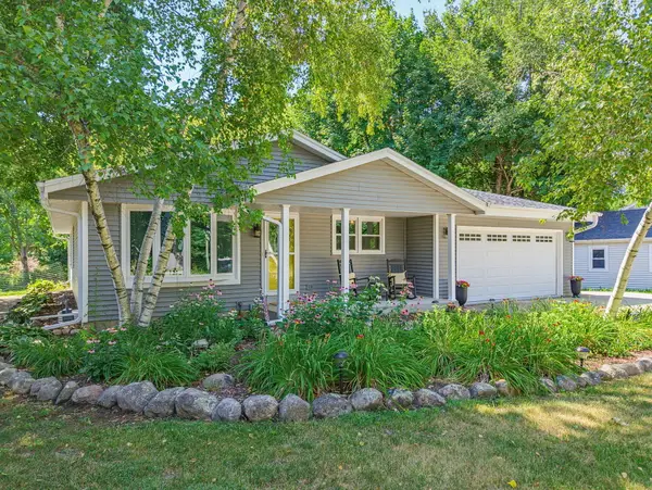 1247 N Breezeland Rd, Summit, WI 53066