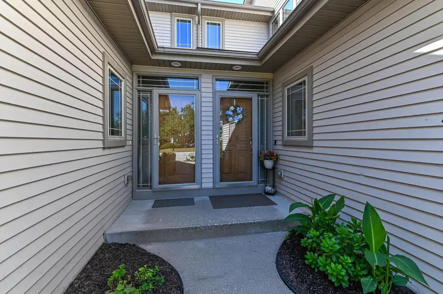 14653 W Wilbur Dr, New Berlin, WI 53151 - #2
