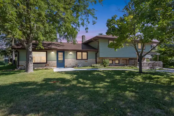 2320 E Sandy Acre Rd, West Bend, WI 53090