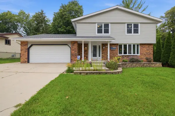 704 Mulberry Dr W, West Bend, WI 53090