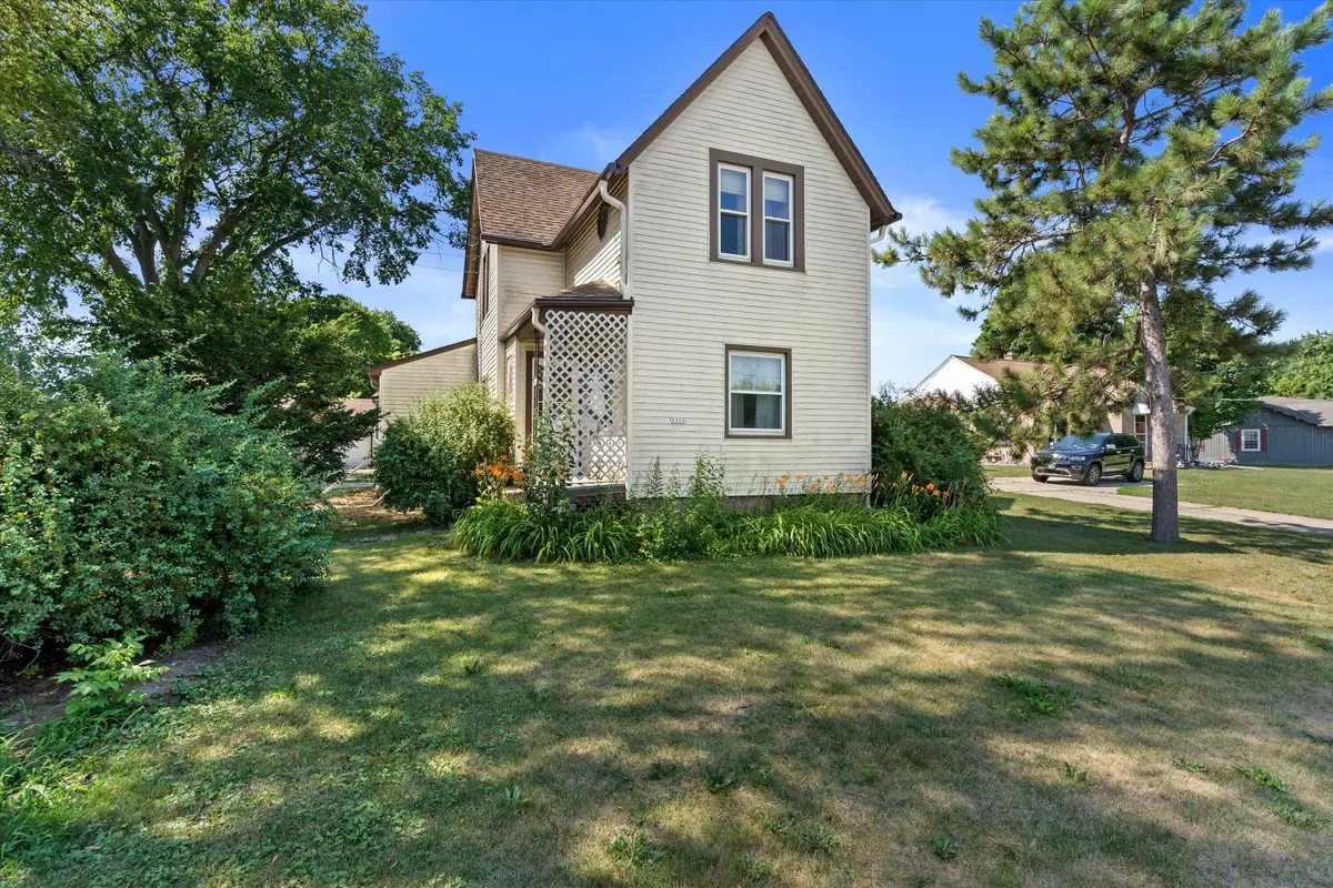1111 W Oakwood Rd, Oak Creek, WI 53154 - #1
