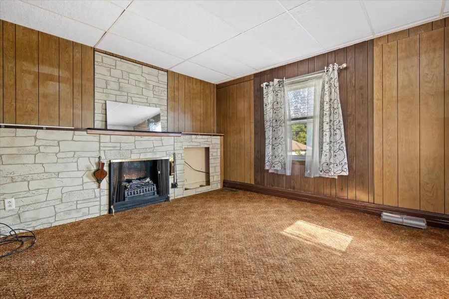 1111 W Oakwood Rd, Oak Creek, WI 53154 - #2