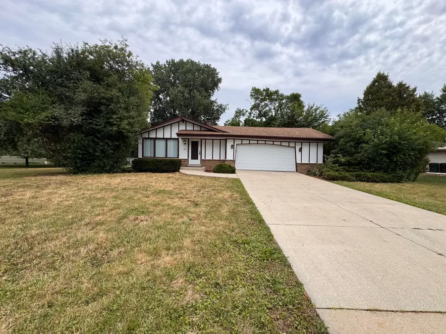2330 S Brookside Pkwy, New Berlin, WI 53151 - #2