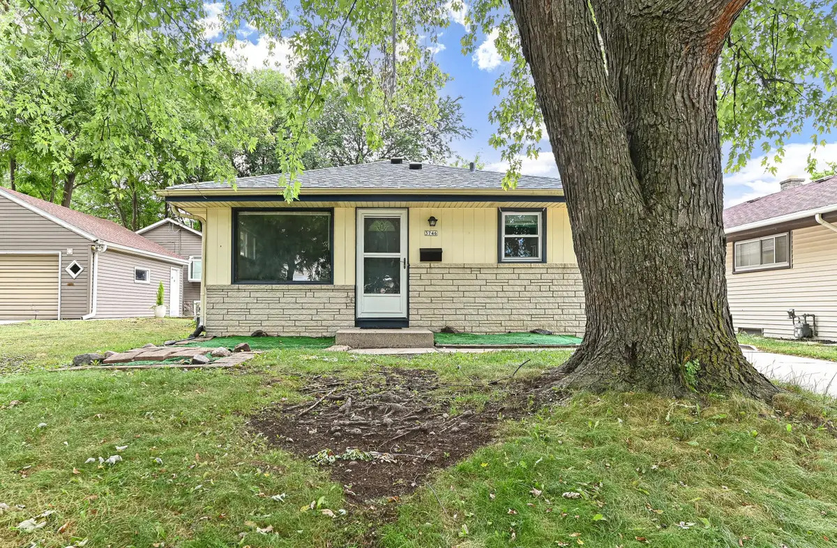 3746 S 92nd St, Milwaukee, WI 53228 - #1