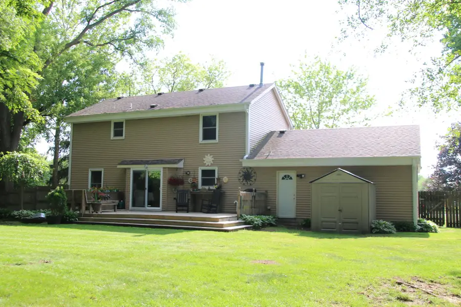 1400 S Ridgeway Rd, New Berlin, WI 53146 - #3