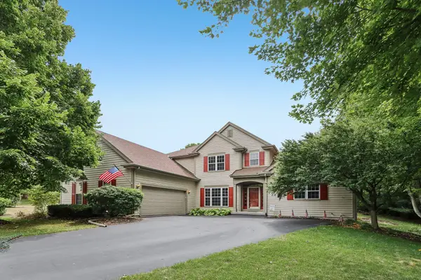 749 Prestwick Ct, Oconomowoc, WI 53066