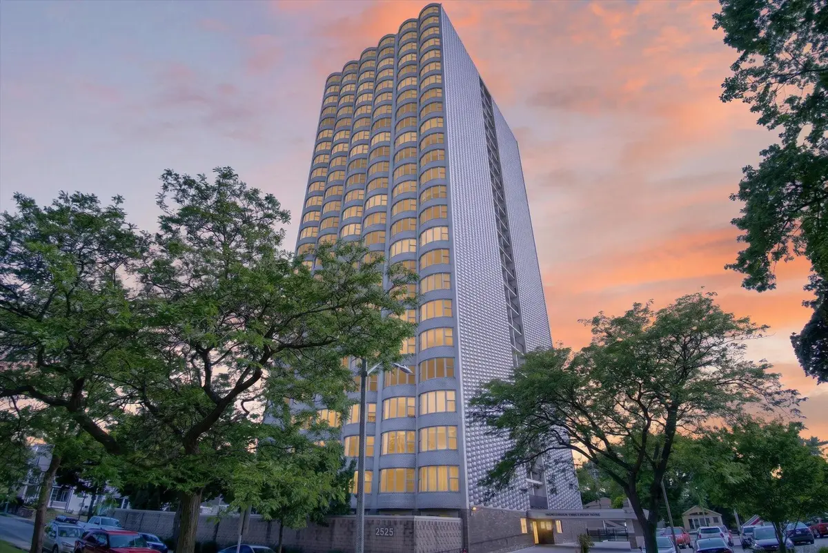 2525 S Shore Dr, Milwaukee, WI 53207 - #1
