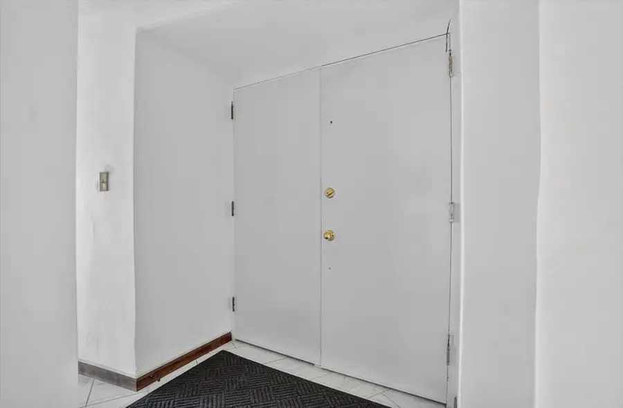 2525 S Shore Dr, Milwaukee, WI 53207 - #3