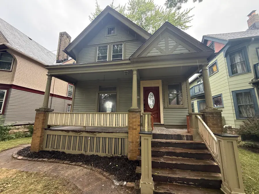 943 N 34th St, Milwaukee, WI 53208 - #2