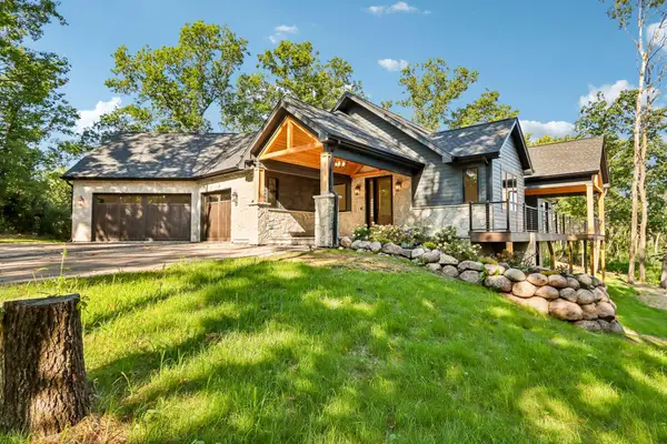 6595 Bridlewood Ct, Lyons, WI 53147