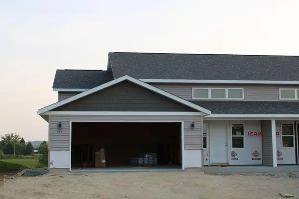 937 Drumlin Dr, Kewaskum, WI 53040