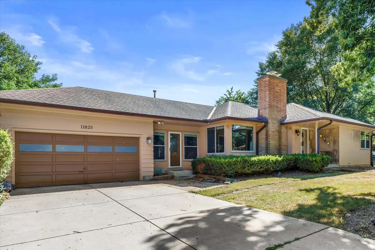 11825 W Elmhurst Pkwy, Wauwatosa, WI 53226 - #1