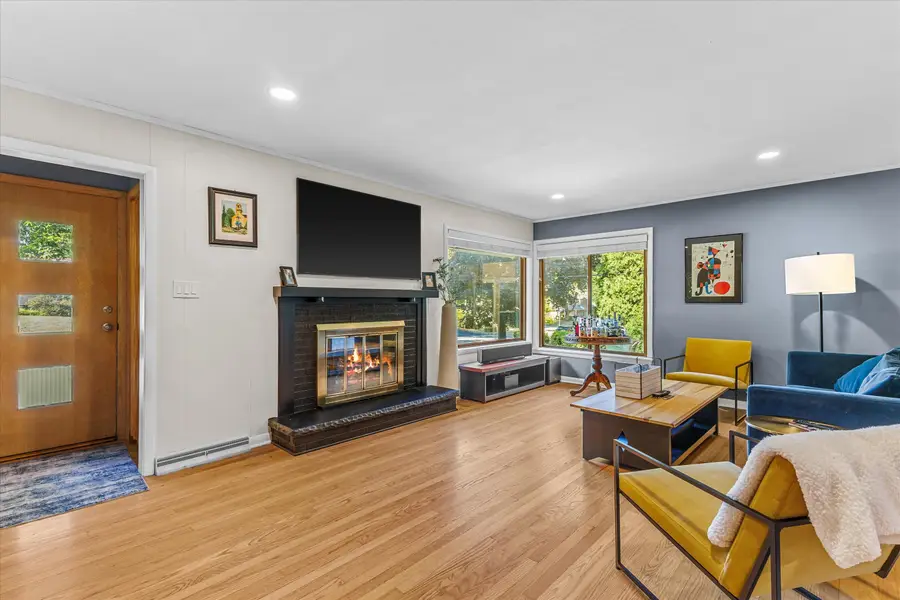 11825 W Elmhurst Pkwy, Wauwatosa, WI 53226 - #2