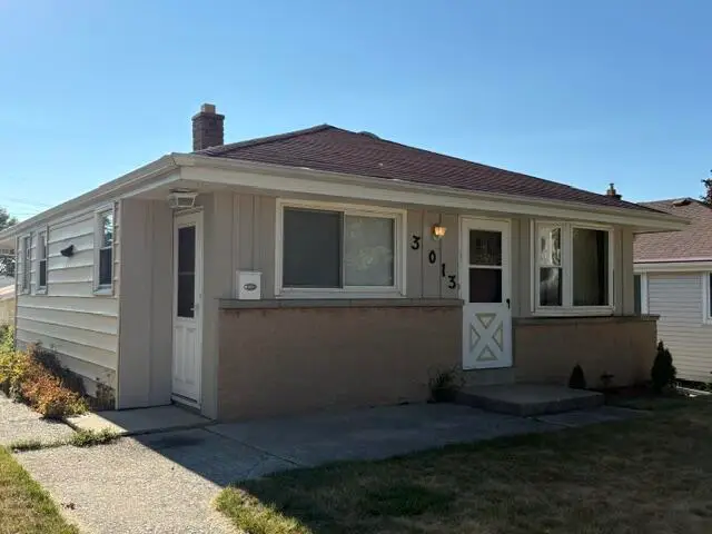 3013 S 95th St, West Allis, WI 53227 - #1
