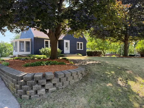 10431 W Courtland Ave, Wauwatosa, WI 53225