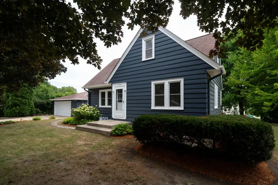 10431 W Courtland Ave, Wauwatosa, WI 53225 - #2