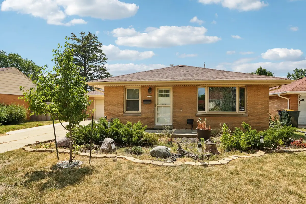 7245 W Cleveland Ave, West Allis, WI 53219 - #1