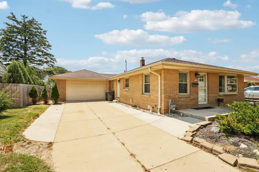 7245 W Cleveland Ave, West Allis, WI 53219 - #2