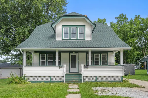 347 Prospect Ave, Pewaukee, WI 53072