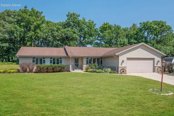 8319 S Woodridge Dr, Oak Creek, WI 53154