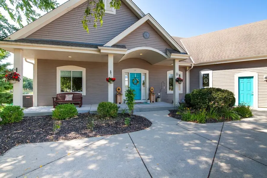 387 Still Water Ct, Dousman, WI 53118 - #2