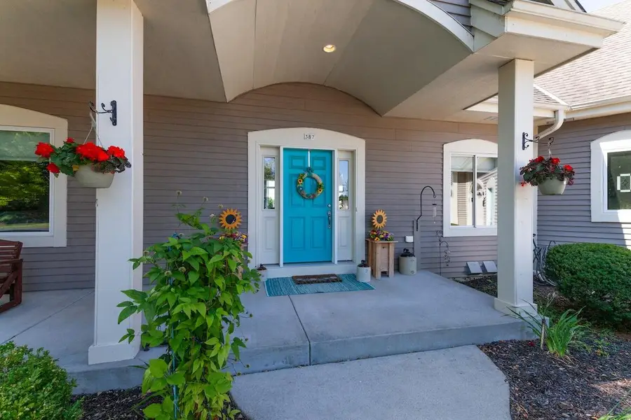 387 Still Water Ct, Dousman, WI 53118 - #3