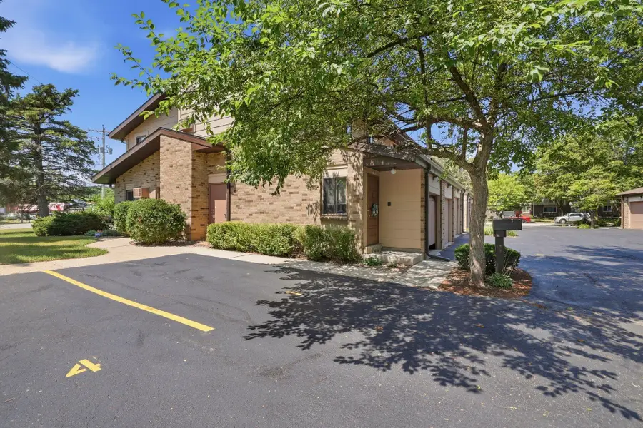 405 Cheviot Chase, Waukesha, WI 53186 - #3