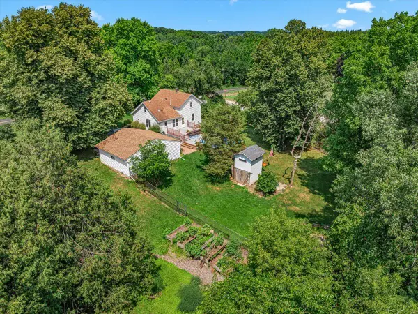 4942 S 18th Ave, West Bend, WI 53095