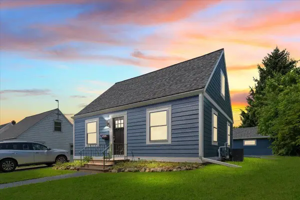 1136 N 8th Ave, West Bend, WI 53090