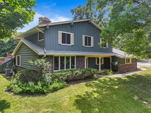 W3490 Oakwood Dr, Geneva, WI 53147