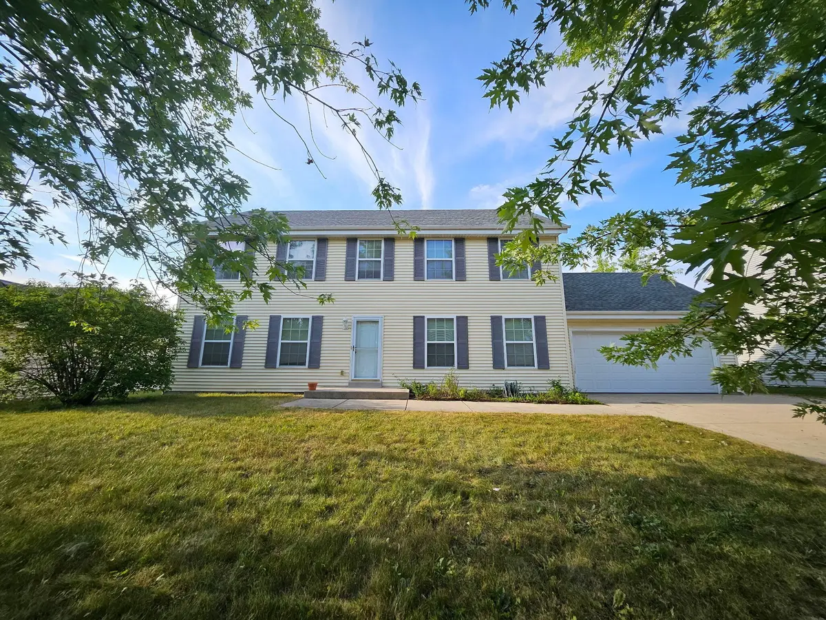 588 E Randy Rd, Oak Creek, WI 53154 - #1