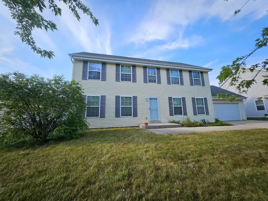 588 E Randy Rd, Oak Creek, WI 53154 - #2