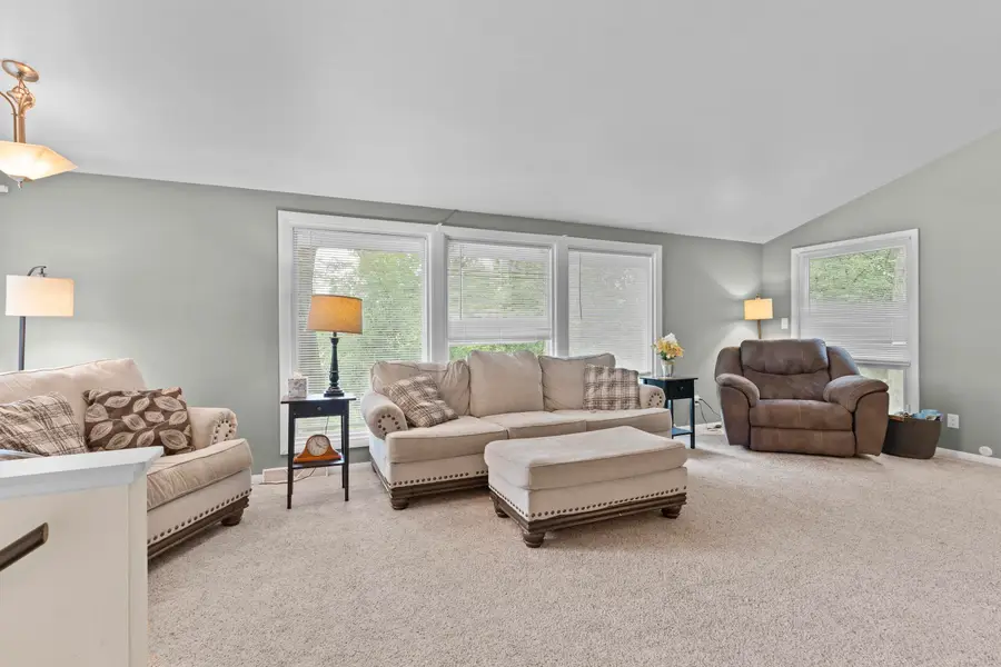 609 Downing Dr, Waukesha, WI 53186 - #3