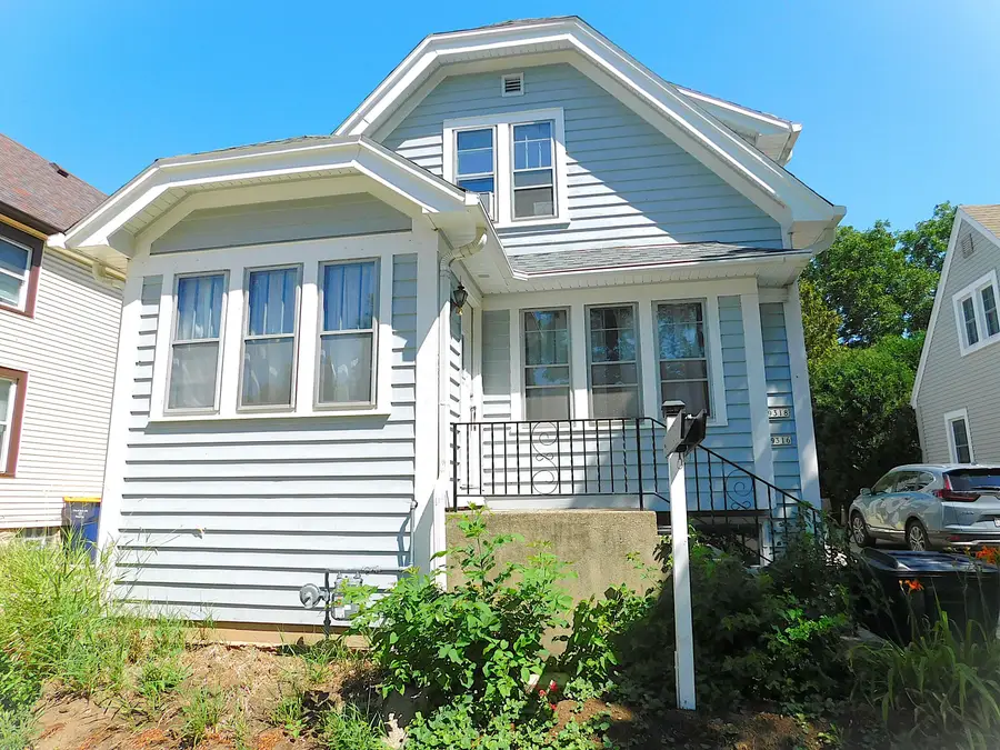 9316 W Mitchell St, West Allis, WI 53214 - #3