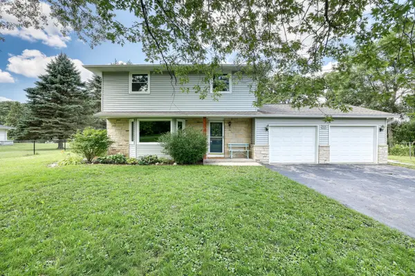 W304S2745 Green Meadow Ln, Genesee, WI 53188