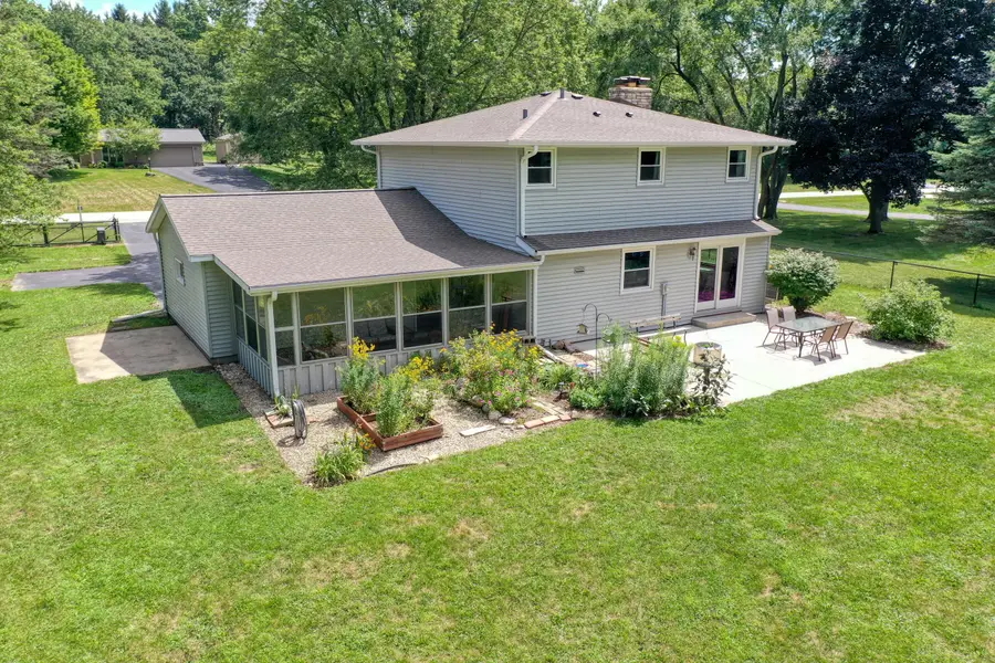 W304S2745 Green Meadow Ln, Genesee, WI 53188 - #2
