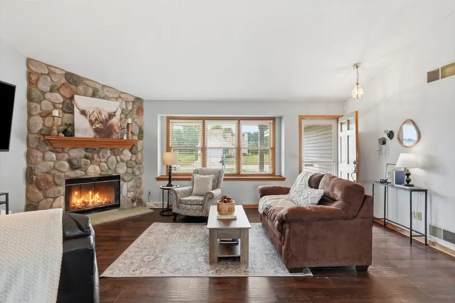 124 Small Farm Rd, Mukwonago, WI 53149 - #3