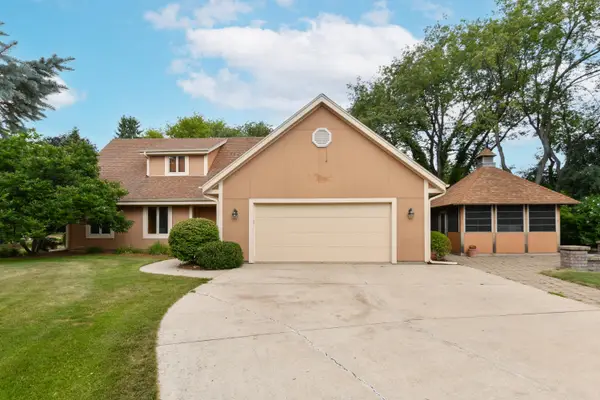 W270N6983 Woodland Oaks Dr, Lisbon, WI 53089